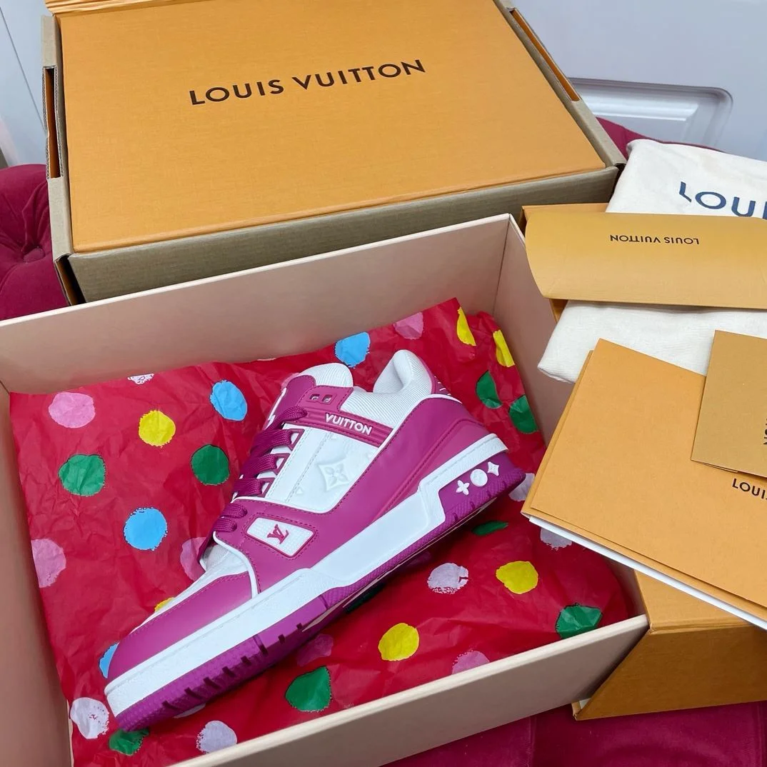 Louis Vuitton Trainer Sneaker UrbanChic 30987