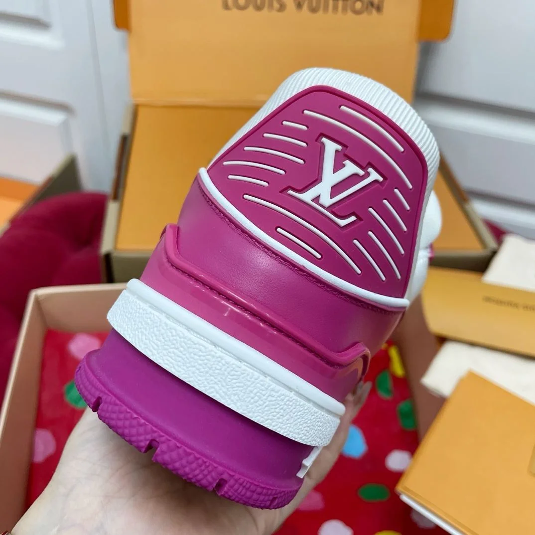 Louis Vuitton Trainer Sneaker UrbanChic 30987