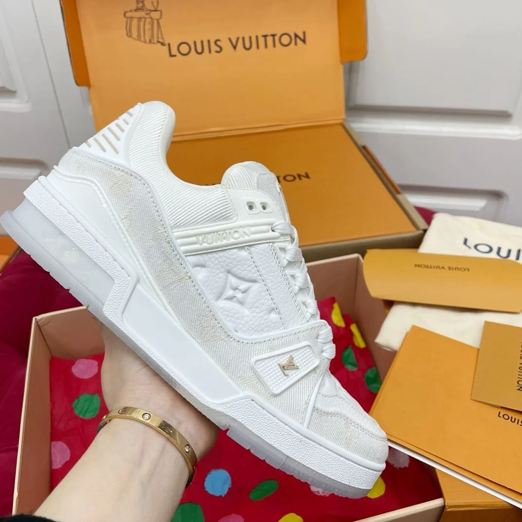 Louis Vuitton Trainer Sneaker UrbanChic 30984