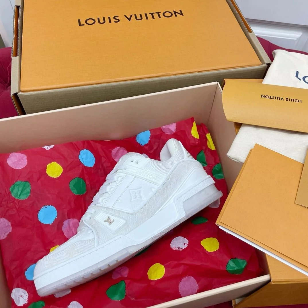 Louis Vuitton Trainer Sneaker UrbanChic 30984