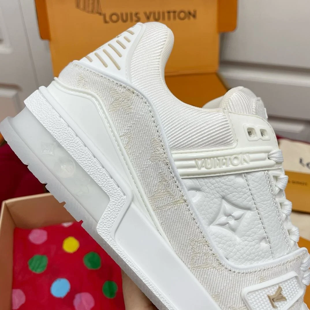 Louis Vuitton Trainer Sneaker UrbanChic 30984