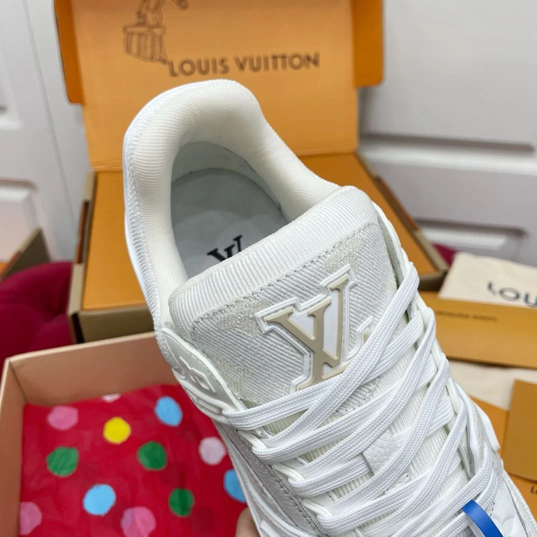Louis Vuitton Trainer Sneaker UrbanChic 30984