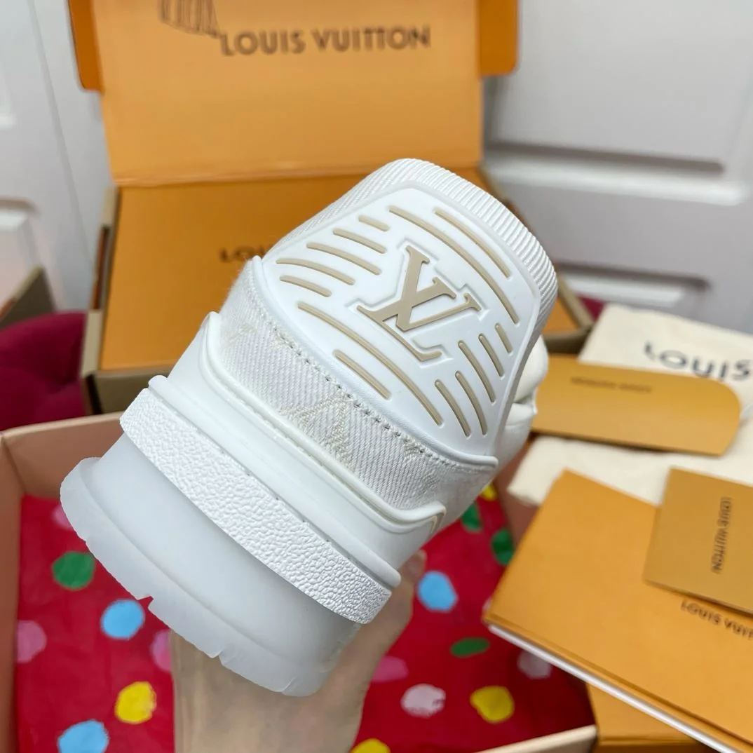 Louis Vuitton Trainer Sneaker UrbanChic 30984