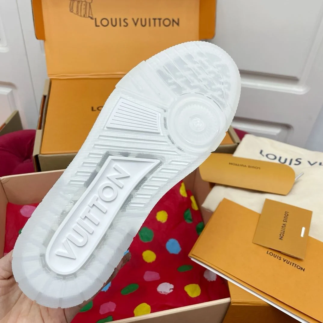 Louis Vuitton Trainer Sneaker UrbanChic 30984