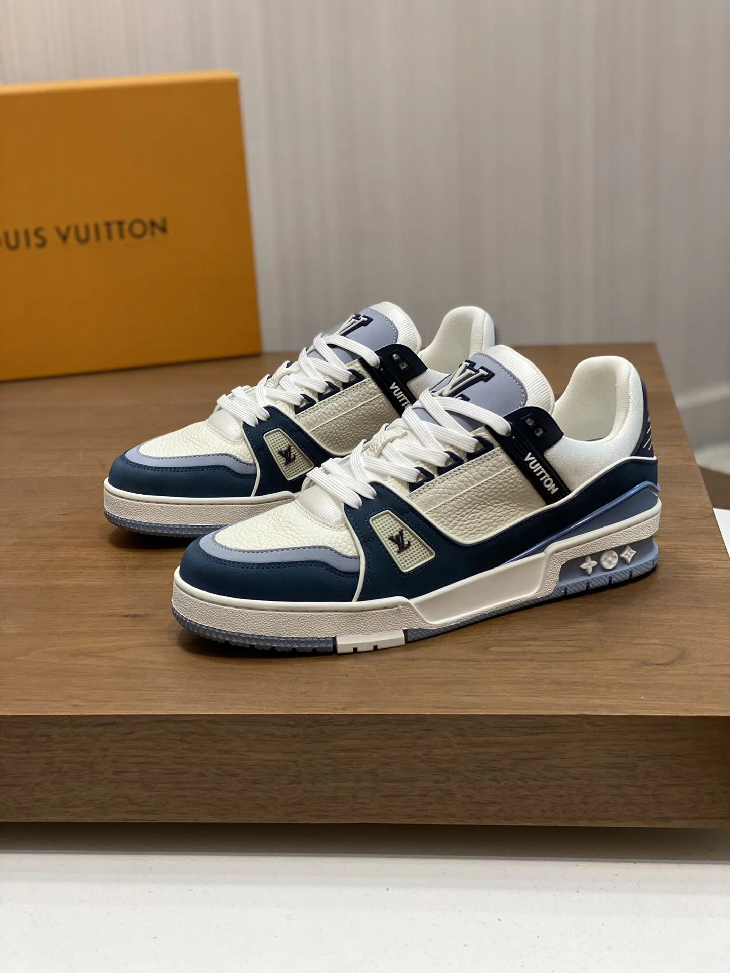 Louis Vuitton Trainer Sneaker HighQuality 30968
