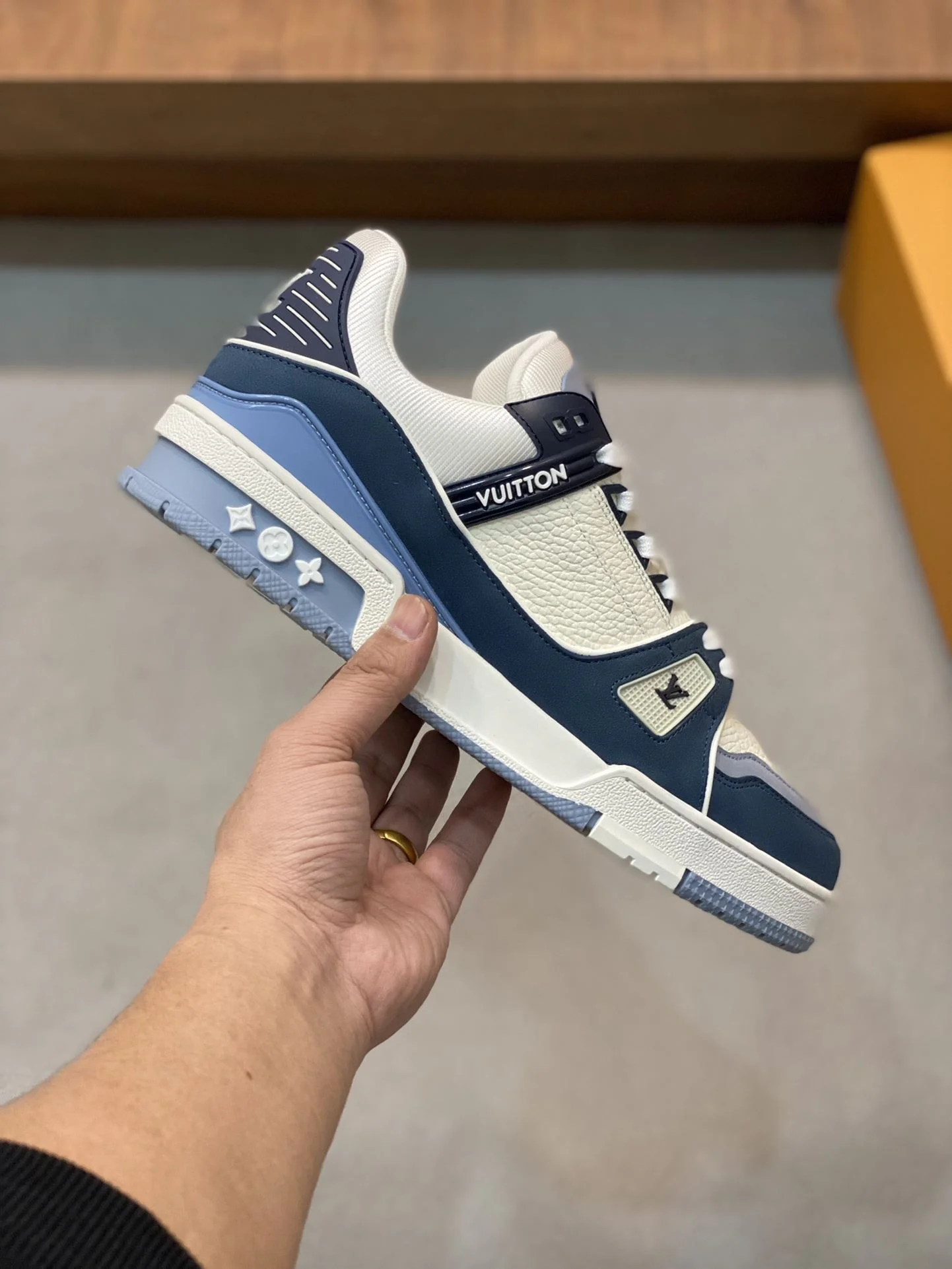 Louis Vuitton Trainer Sneaker HighQuality 30968