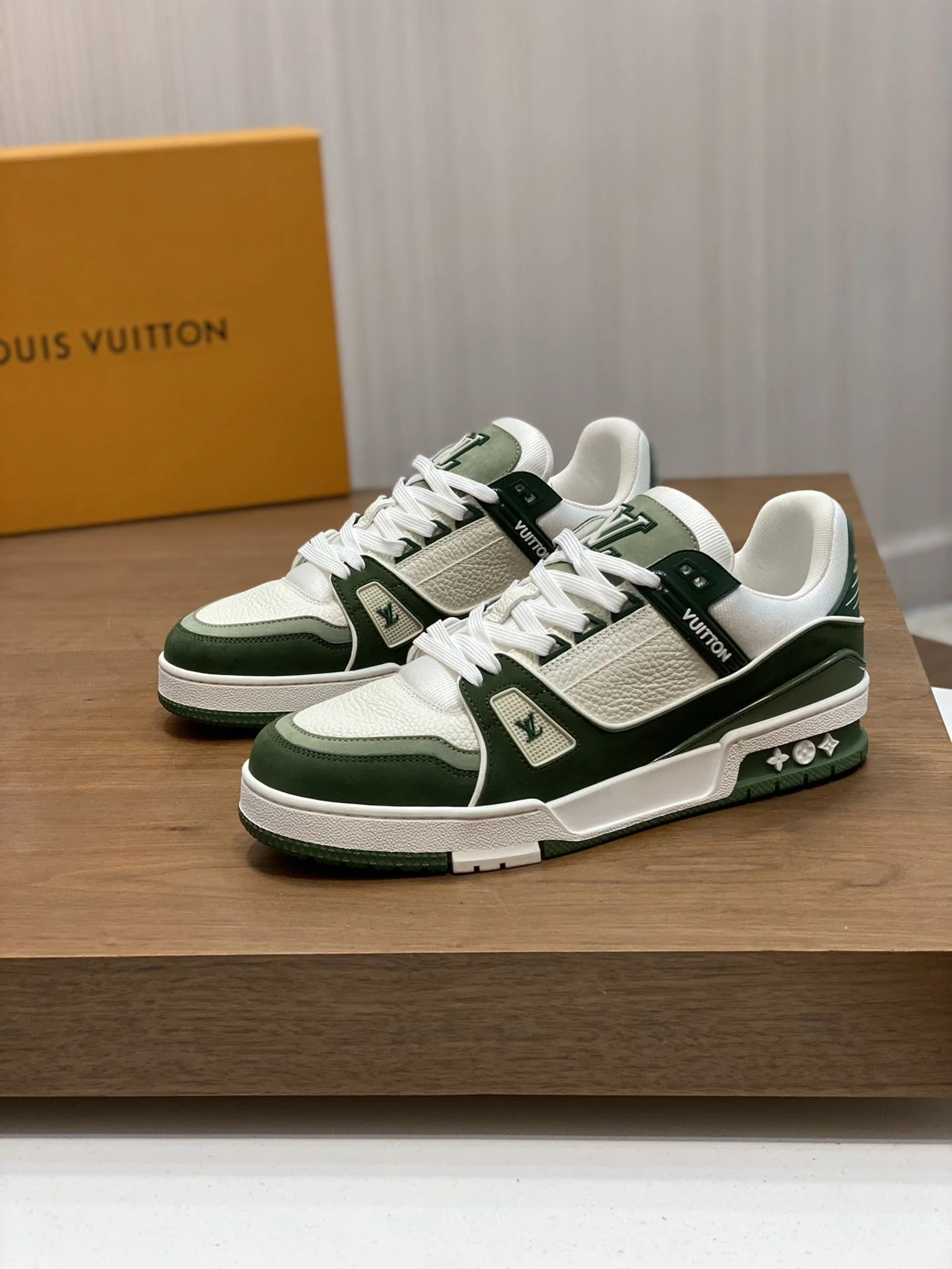 SmartChoice Louis Vuitton Trainer Sneaker 30955