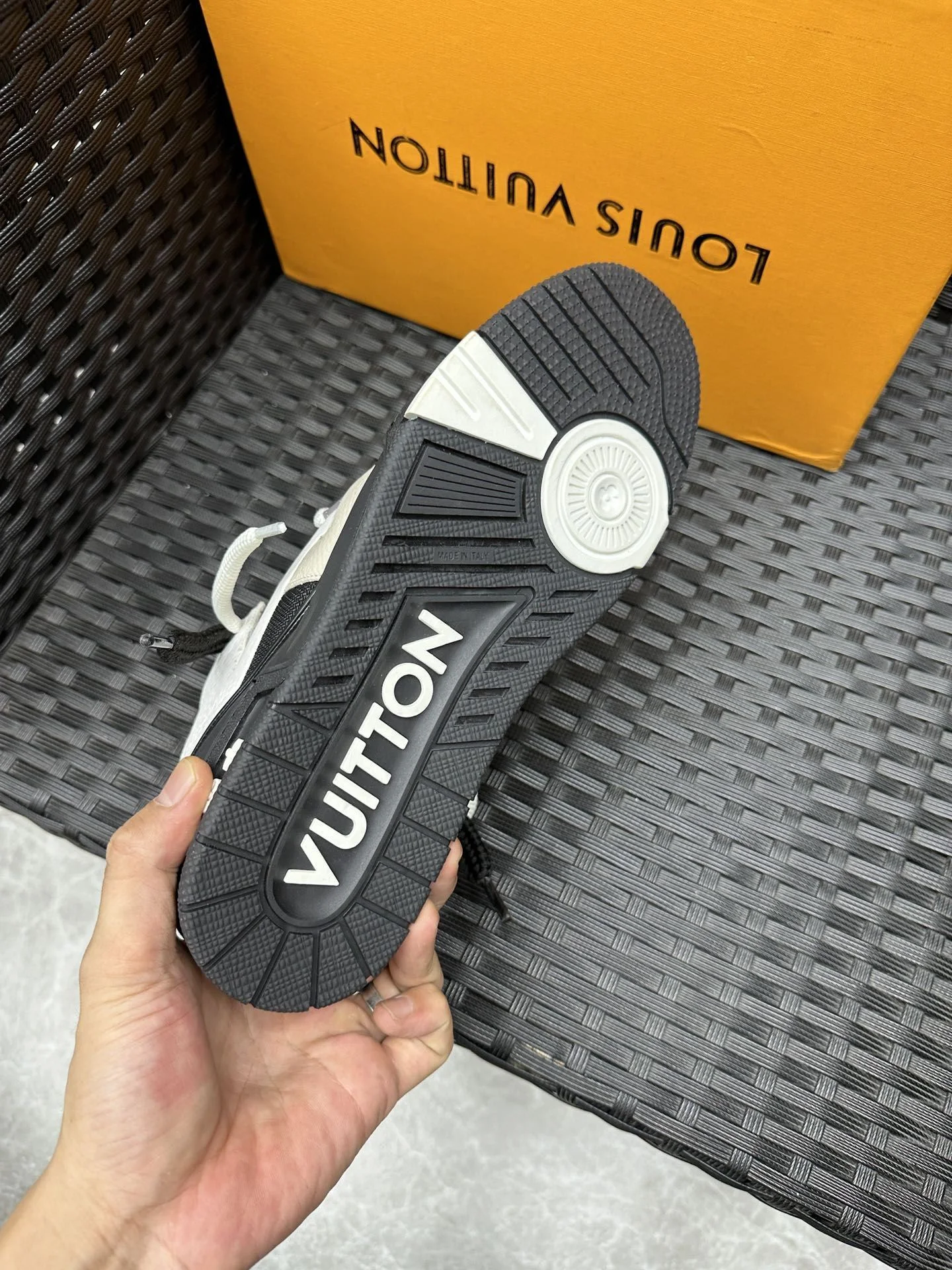 Louis Vuitton Trainer Sneaker FreshLook 30966
