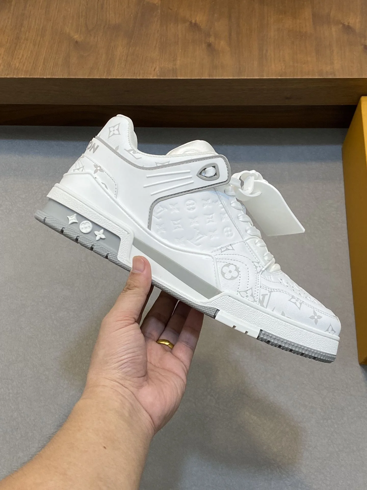 Stretchable Louis Vuitton Trainer Sneaker 30959