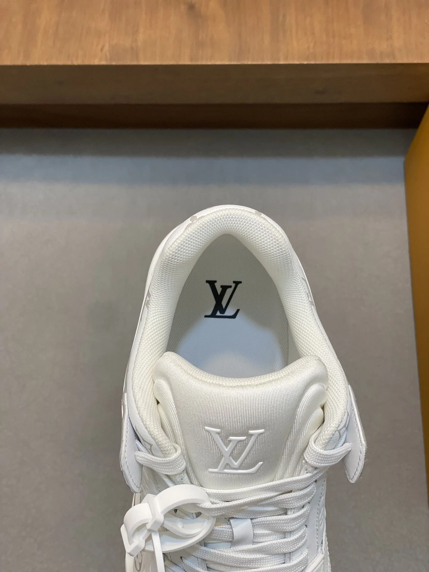 Stretchable Louis Vuitton Trainer Sneaker 30959