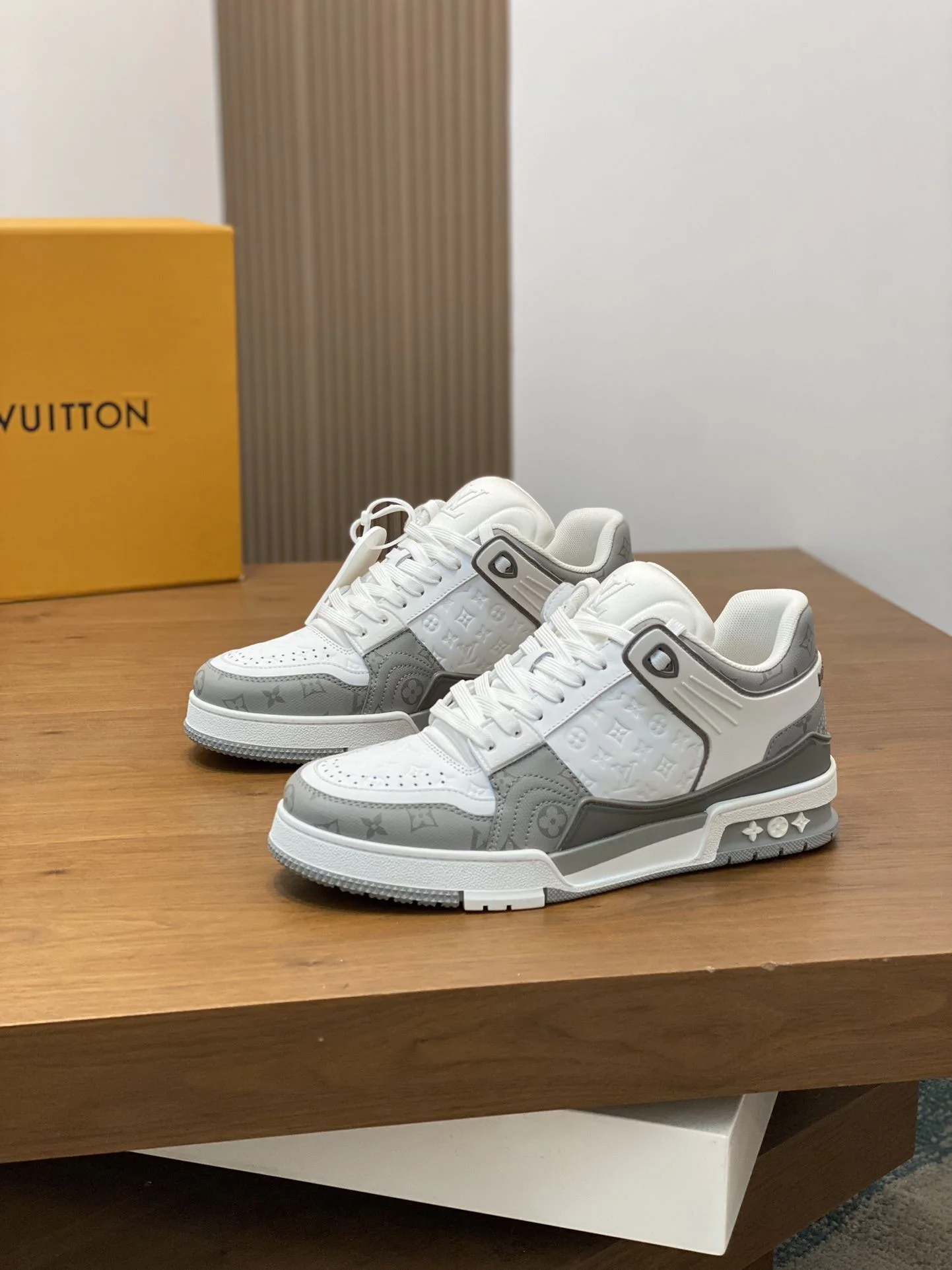 Modern Louis Vuitton Trainer Sneaker 30960