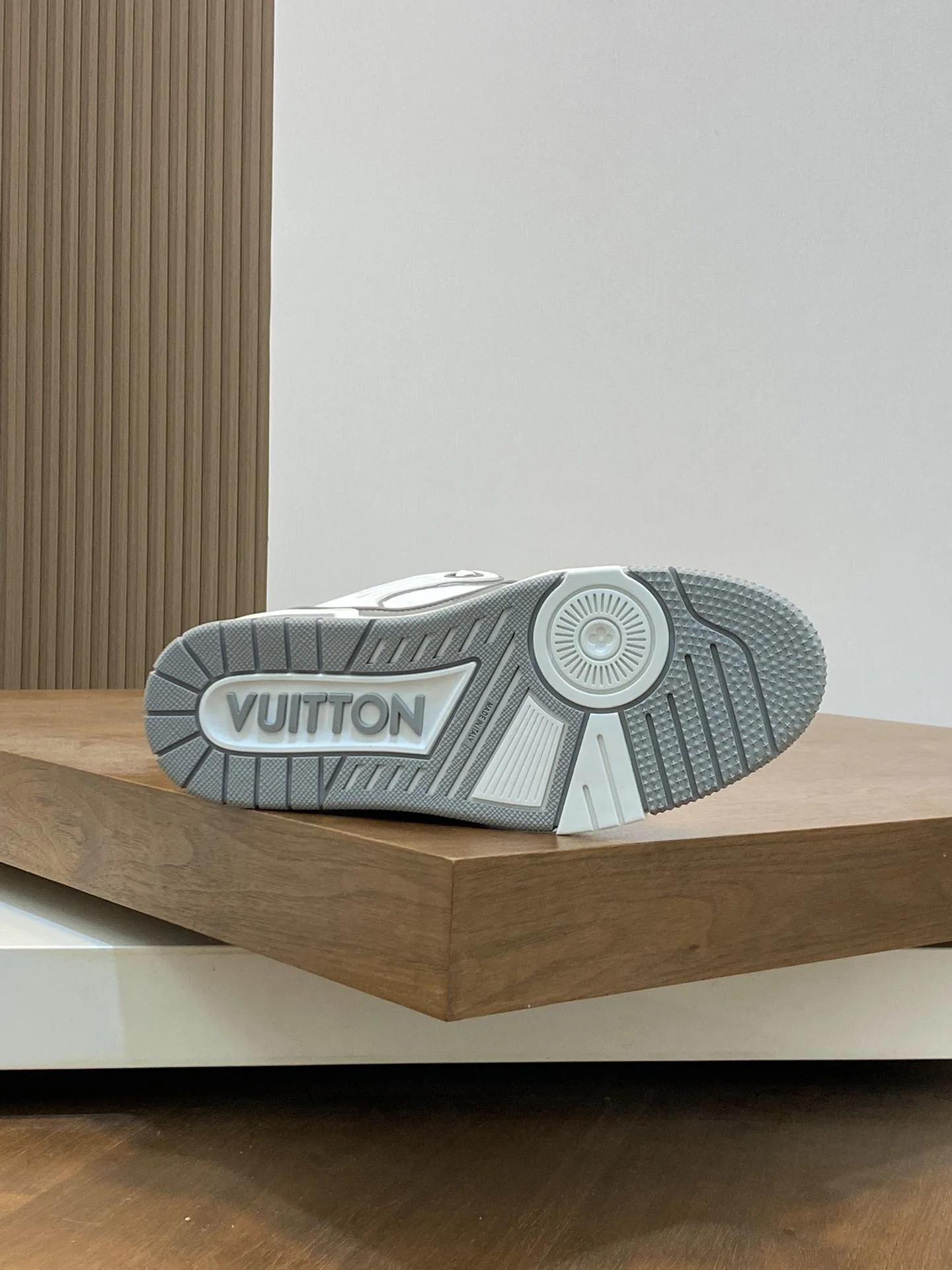 Modern Louis Vuitton Trainer Sneaker 30960