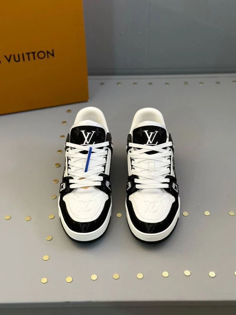 Minimalist Louis Vuitton Trainer Sneaker 30980