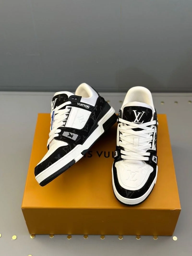 Minimalist Louis Vuitton Trainer Sneaker 30980
