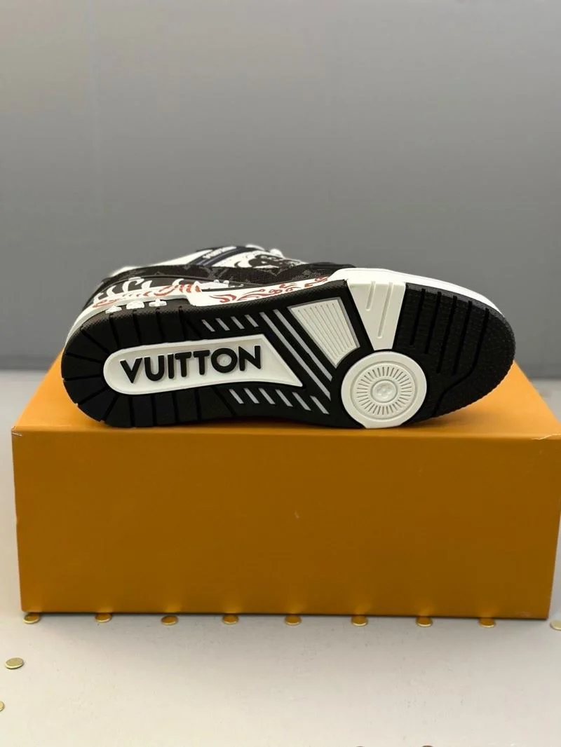 Minimalist Louis Vuitton Trainer Sneaker 30980