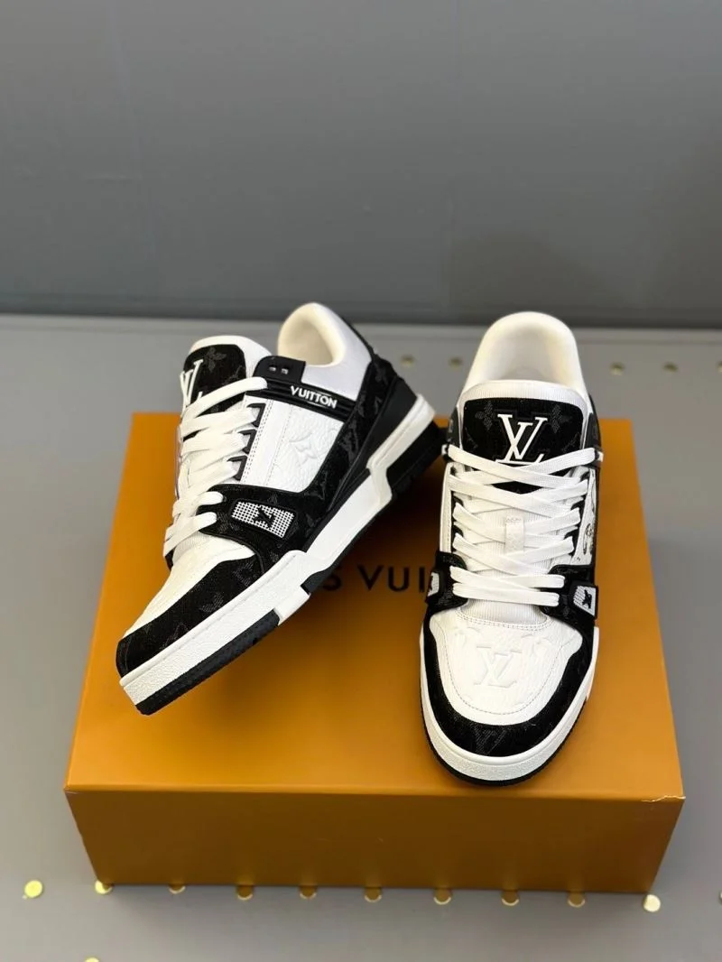 Louis Vuitton Trainer Sneaker Versatile 30971