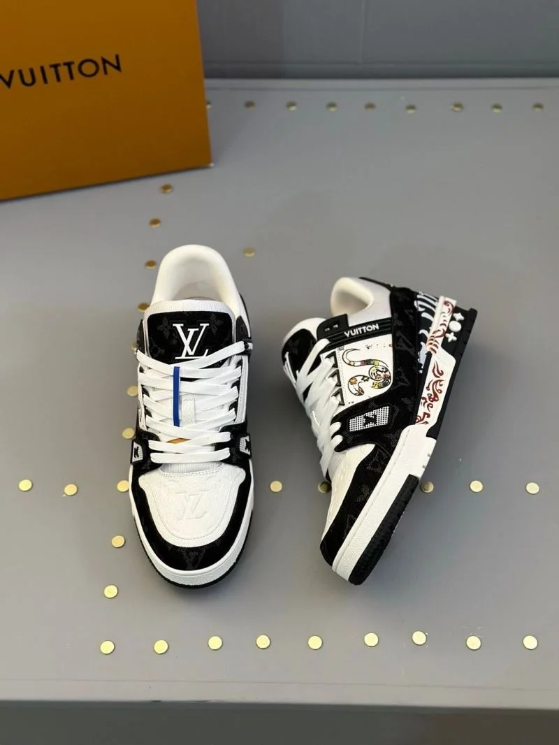 Louis Vuitton Trainer Sneaker Versatile 30971