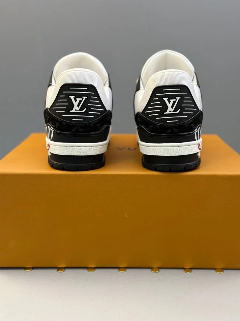 Louis Vuitton Trainer Sneaker Versatile 30971