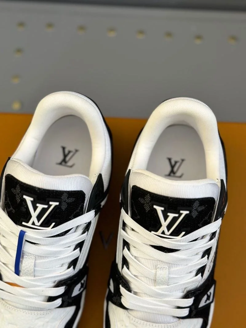 Louis Vuitton Trainer Sneaker Versatile 30971