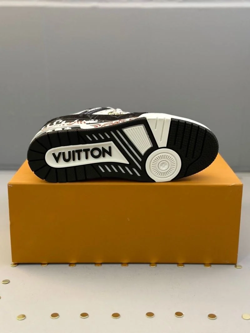 Louis Vuitton Trainer Sneaker Versatile 30971