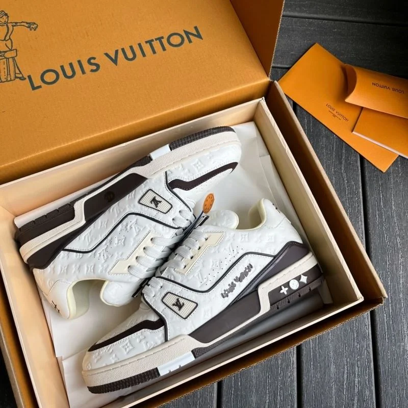 WellDesigned Louis Vuitton Trainer Sneaker 30946