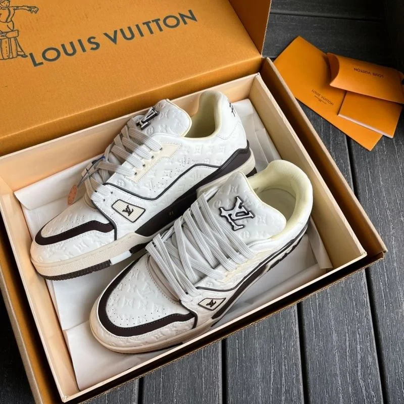 WellDesigned Louis Vuitton Trainer Sneaker 30946