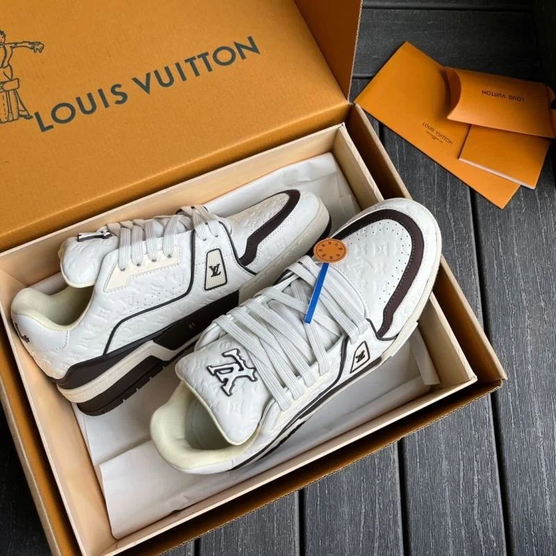 WellDesigned Louis Vuitton Trainer Sneaker 30946