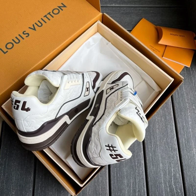 WellDesigned Louis Vuitton Trainer Sneaker 30946