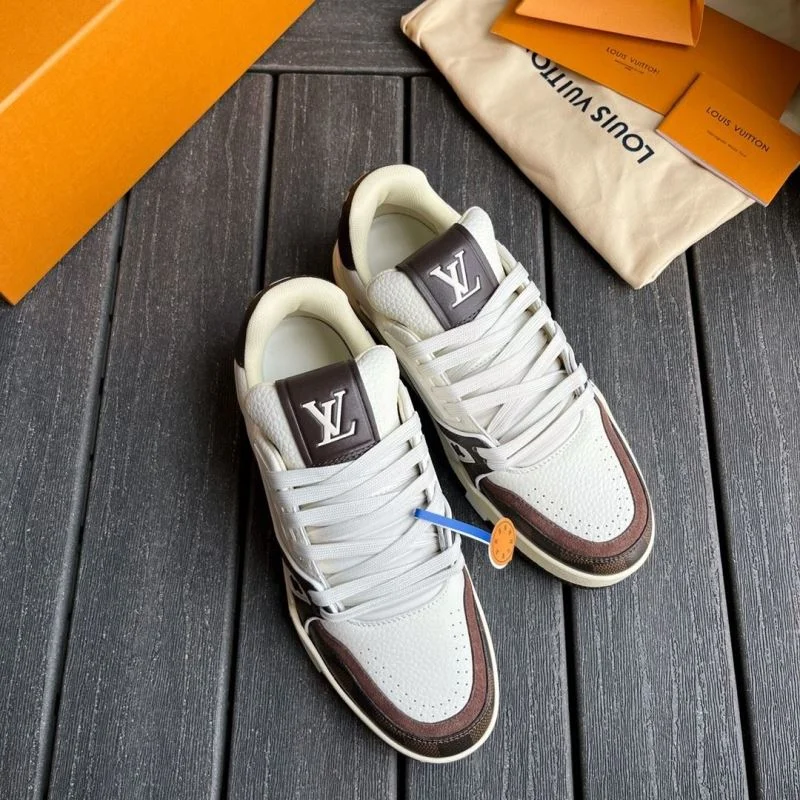 Flexible Louis Vuitton Trainer Sneaker 30945