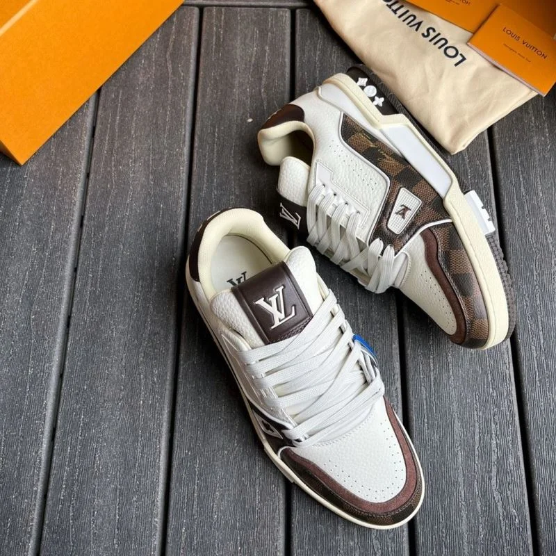 Flexible Louis Vuitton Trainer Sneaker 30945