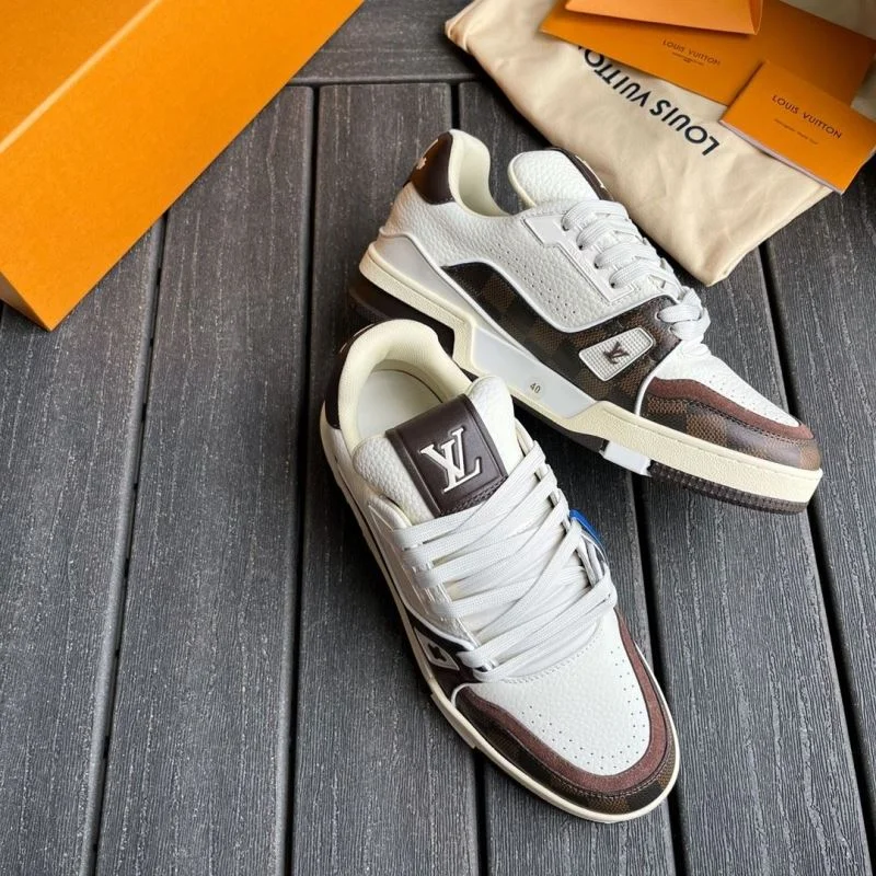 Flexible Louis Vuitton Trainer Sneaker 30945