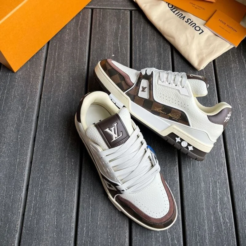 Flexible Louis Vuitton Trainer Sneaker 30945