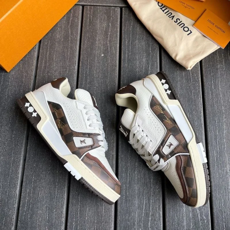 Flexible Louis Vuitton Trainer Sneaker 30945