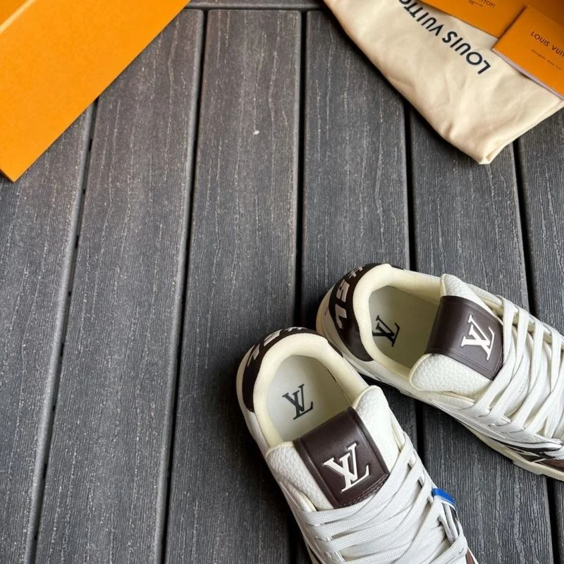 Flexible Louis Vuitton Trainer Sneaker 30945