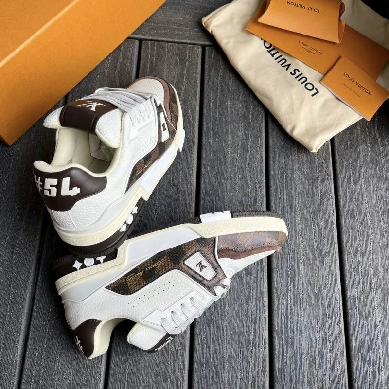 Flexible Louis Vuitton Trainer Sneaker 30945