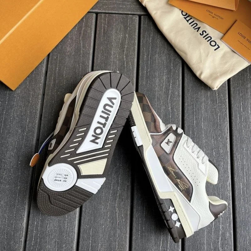 Flexible Louis Vuitton Trainer Sneaker 30945
