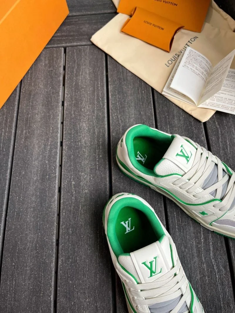 Chic Louis Vuitton Trainer Sneaker 30935