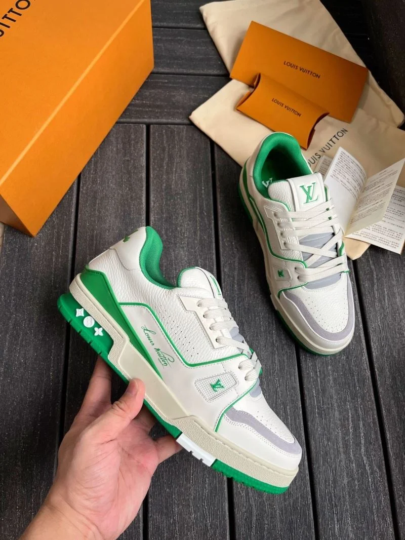 Chic Louis Vuitton Trainer Sneaker 30935
