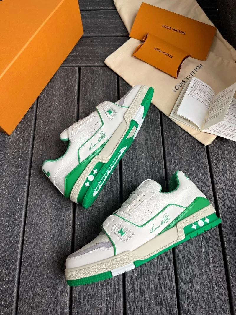 Chic Louis Vuitton Trainer Sneaker 30935