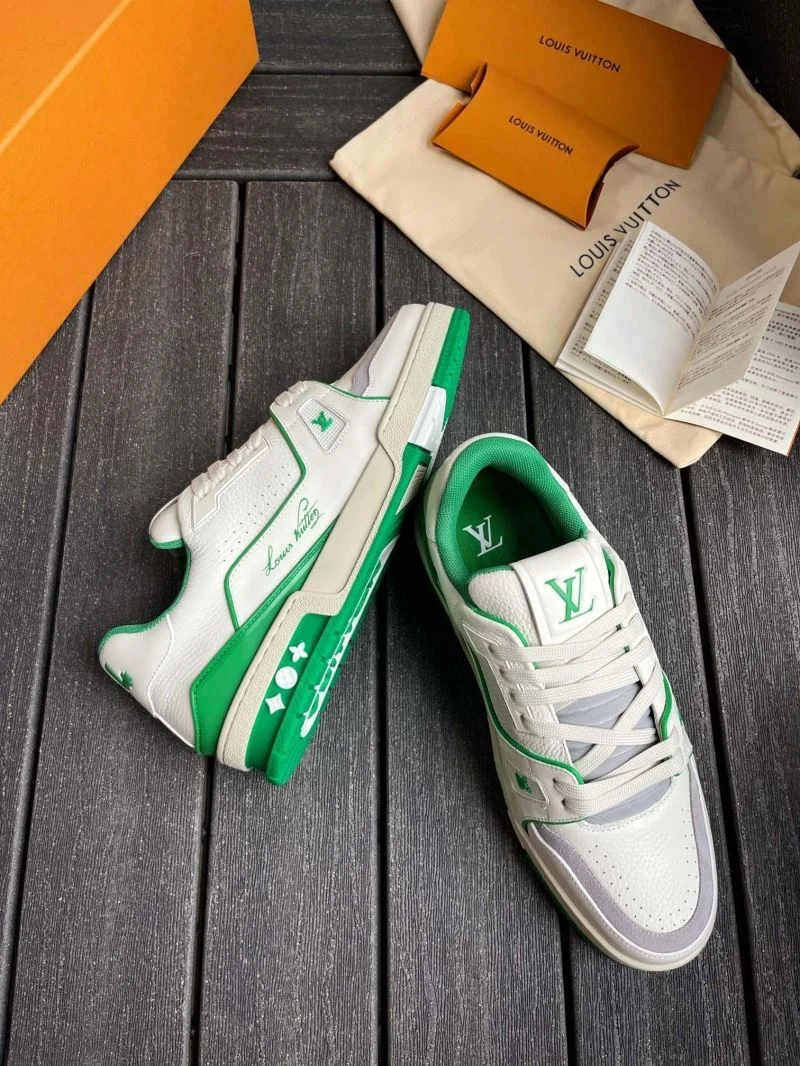 Chic Louis Vuitton Trainer Sneaker 30935