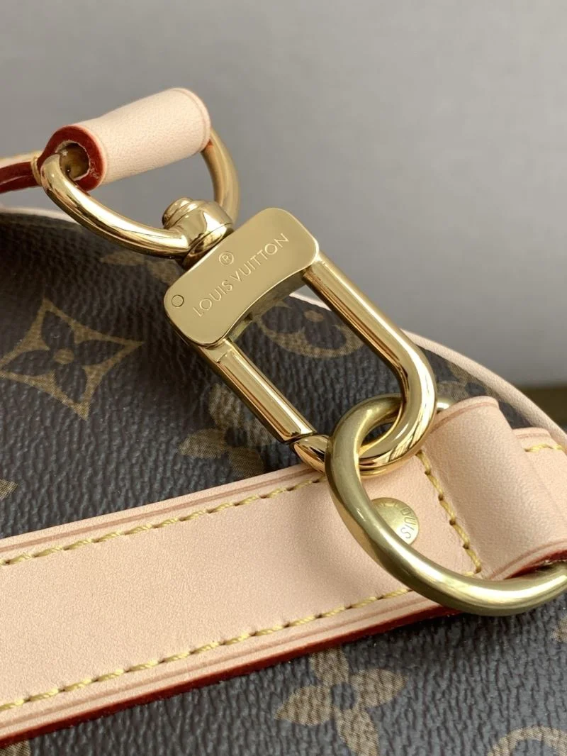 Sustainable Louis Vuitton Travel Bags 43233