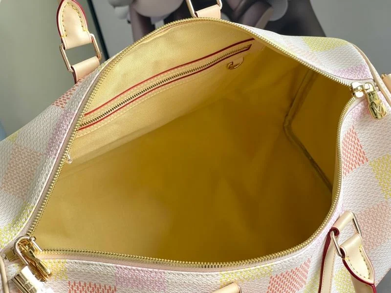 Flexible Louis Vuitton Travel Bags 42270