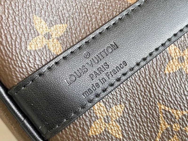 Bold Louis Vuitton Travel Bags 42221