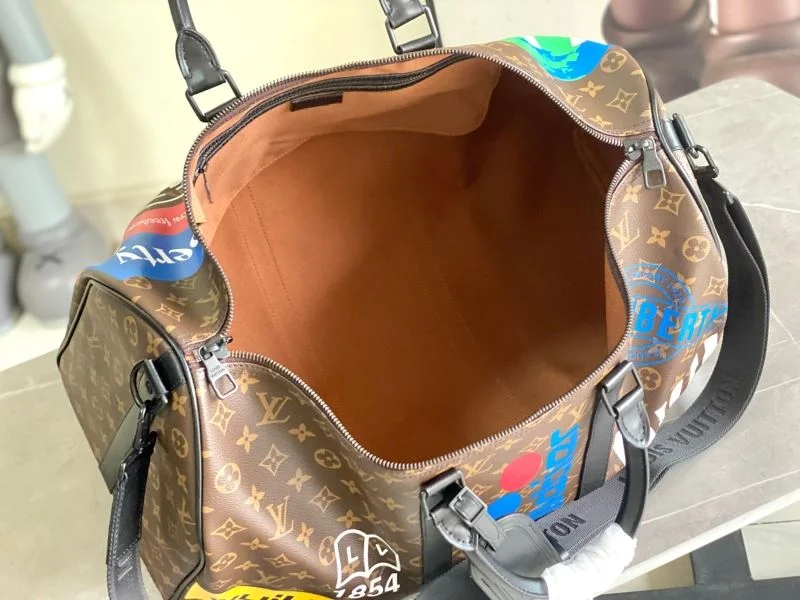 Bold Louis Vuitton Travel Bags 42221