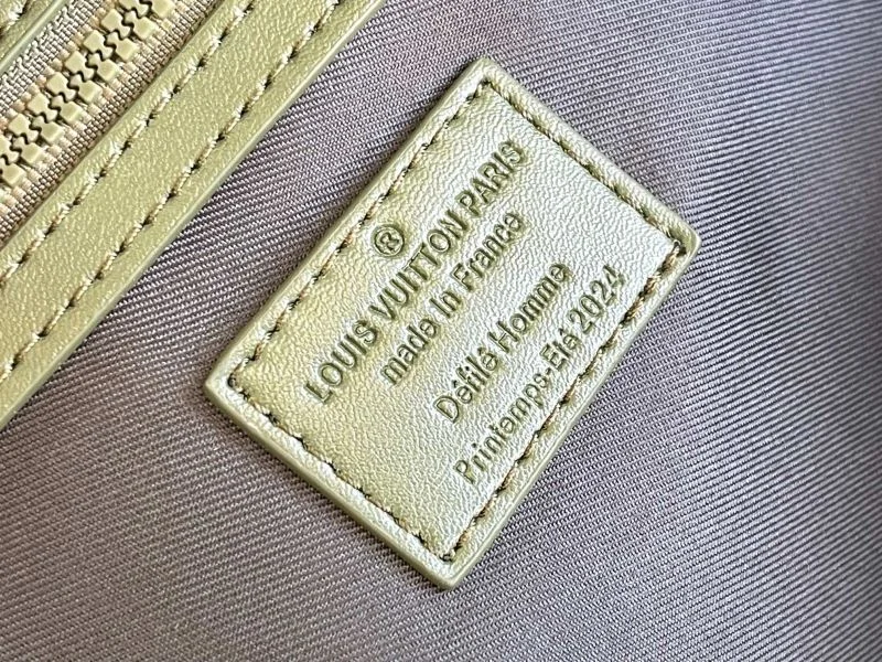 Louis Vuitton Travel Bags Practical 42239