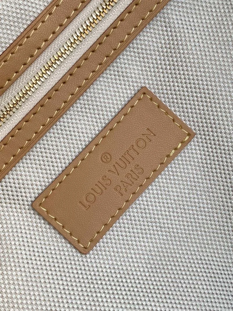 EyeCatching Louis Vuitton Travel Bags 42178