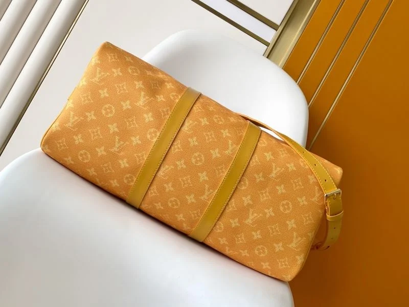 ZipUp Louis Vuitton Travel Bags 42162