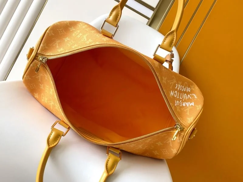 ZipUp Louis Vuitton Travel Bags 42162