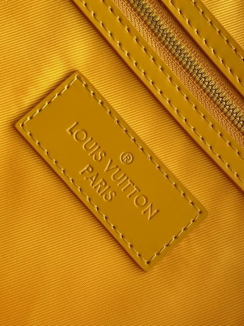 ZipUp Louis Vuitton Travel Bags 42162