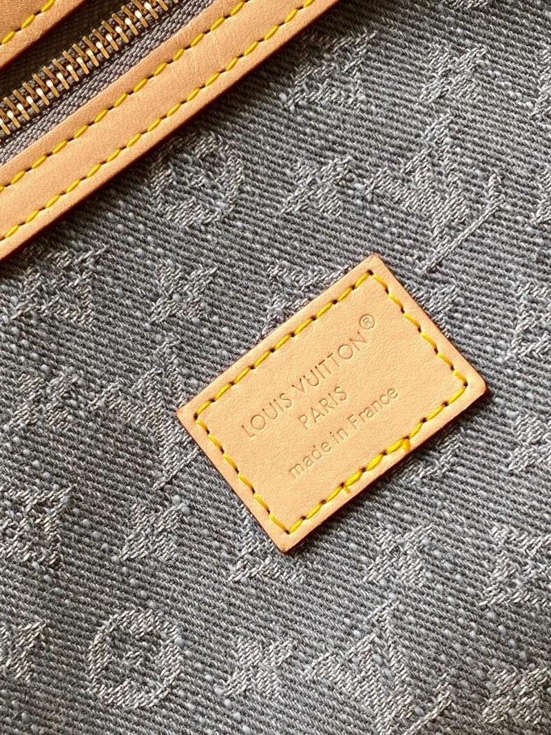 Louis Vuitton Travel Bags Seasonal 42129